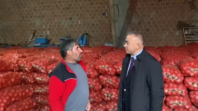 ÇORUM’DA SOĞAN ÜRETİCİSİ İSYAN ETTİ